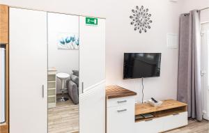 Beautiful Apartment In Kastel Luksic