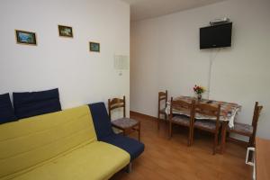 Apartment Zivogosce - Porat 6700a