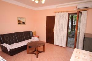 One-Bedroom Apartment with Terrace and Sea View room in Apartment Pag 6467c