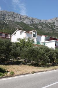Apartment Gradac 6819a 