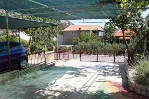 Apartment Gradac 6819a