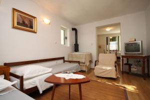 One-Bedroom Apartment with Terrace and Sea View room in Apartment Tucepi 6901a
