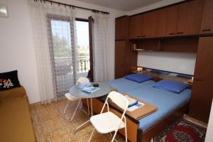 Studio with Terrace and Sea View room in Studio Povljana 6476a