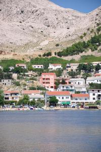 Double Room Metajna 6487d 