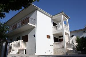 Apartments by the sea Okrug Donji, Ciovo - 4825 