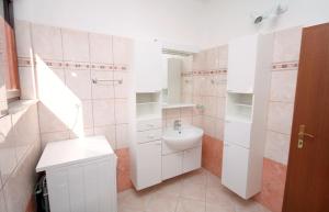 Apartments by the sea Mastrinka, Ciovo - 4836