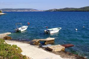 Apartments by the sea Seget Vranjica, Trogir - 1037