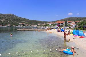 Apartments with a parking space Poljica, Trogir - 11454