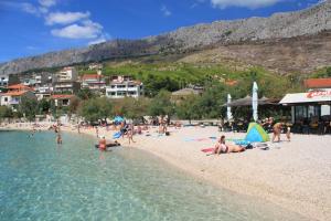 Apartments with a parking space Dugi Rat, Omis - 11443