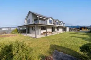 Acheron Homestead - Te Anau Holiday Home - Te Anau Downs