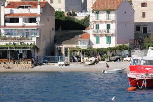 Apartments by the sea Komiza, Vis - 1151