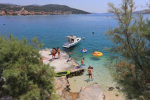 Apartments by the sea Poljica, Trogir - 10353