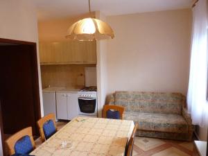 Apartments with a parking space Zadar - 13242