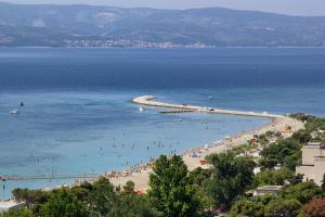 Apartments with a parking space Omis - 16185