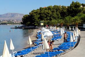 Apartments with a parking space Podstrana, Split - 17586