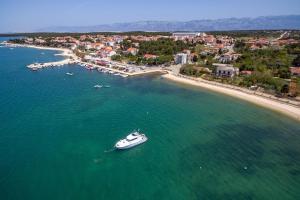 Apartments with a parking space Vrsi - Mulo, Zadar - 18164