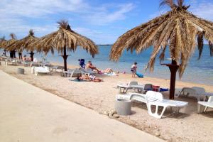 Apartments by the sea Vrsi - Mulo, Zadar - 18198