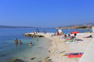 Apartments with a parking space Kastel Stari, Kastela - 17447