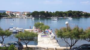 Apartments by the sea Sukosan, Zadar - 17203