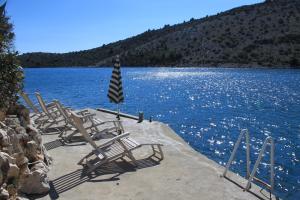 Apartments by the sea Vinisce, Trogir - 18674
