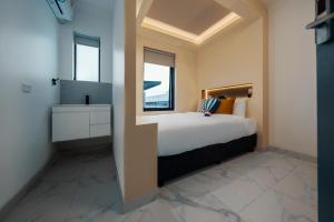 Queen Room with Shared Bathroom room in Sydney Star Backpackers