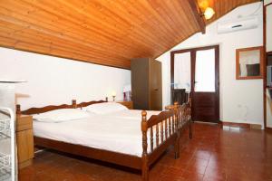One-Bedroom Apartment with Balcony room in Apartments by the sea Sucuraj Hvar - 6732