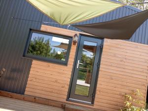 Maisons de vacances La tiny house exigue IJ : photos des chambres