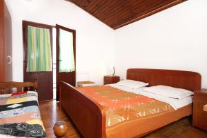 Apartments by the sea Sucuraj, Hvar - 6732