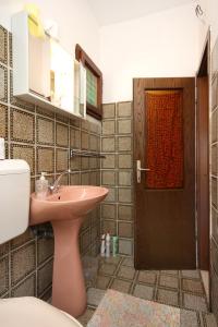 Apartments by the sea Sucuraj, Hvar - 6732