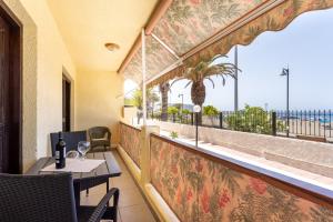 Frontline Playa las Vistas with pool, parking, sea