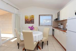 Apartments by the sea Okrug Donji - Ciovo - 6859