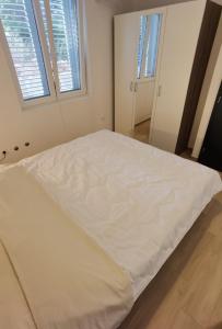 Apartments by the sea Ugljan - 19580