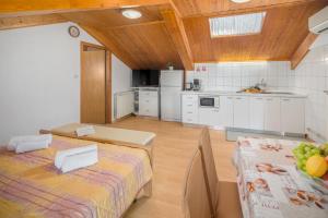 Apartments by the sea Zambratija, Umag - 2557