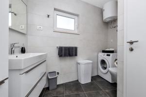 Apartments and rooms by the sea Baska Voda, Makarska - 2578