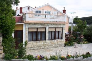 Apartments with parking space Kampor, Rab - 4985