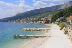 Apartments by the sea Mali Rat (Omis) - 2811