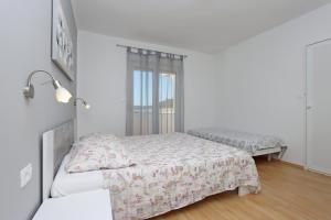 Apartments with parking space Supetarska Draga - Donja, Rab - 4966