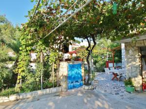 Apartments with parking space Kampor, Rab - 5000