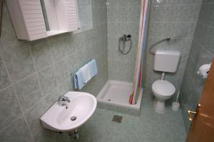 Family-friendly apartments with swimming pool Barbat, Rab - 4951