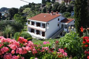 Apartments by the sea Kampor, Rab - 5051 