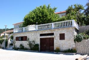 Apartments by the sea Barbat, Rab - 4975 