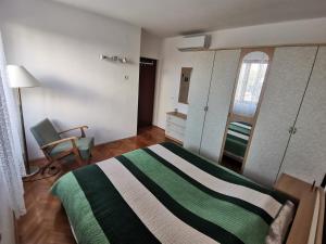 Apartments by the sea Barbat, Rab - 4975