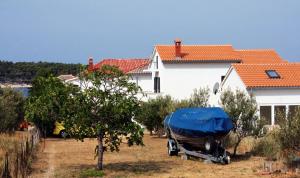 Apartments by the sea Barbat, Rab - 4993 