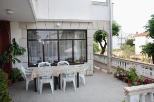 Apartments by the sea Barbat, Rab - 4993