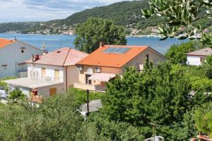 Apartments by the sea Supetarska Draga - Donja, Rab - 4954 