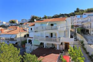 Family friendly apartments with a swimming pool Podstrana, Split - 4859