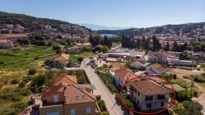 Apartments and rooms with parking space Jelsa, Hvar - 4028 - Vrisnik
