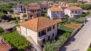 Apartments and rooms with parking space Jelsa, Hvar - 4028