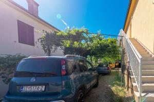 Apartments and rooms with parking space Jelsa, Hvar - 4028