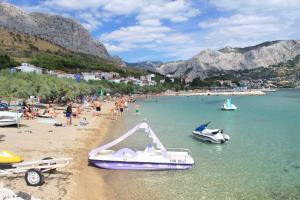 Apartments with a parking space Duce, Omis - 4663 